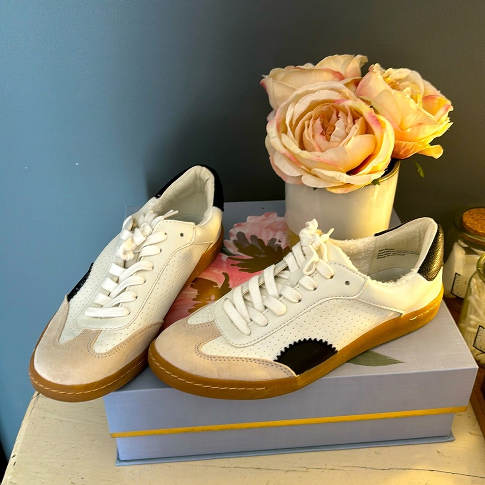 Dolce Vita sporty shoes